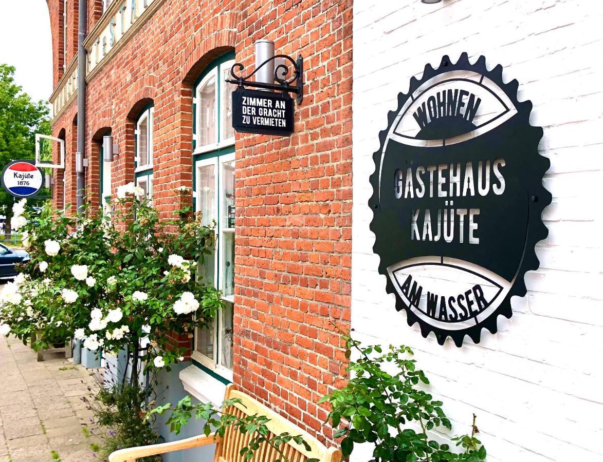 Gaestehaus Kajuete Direkt Am Wasser Friedrichstadt Exterior photo