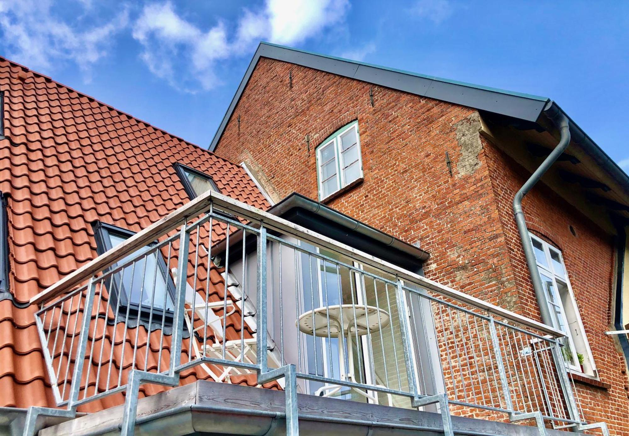 Gaestehaus Kajuete Direkt Am Wasser Friedrichstadt Exterior photo